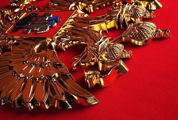 Панно кабинетное "Герб РОССИЙСКОЙ ФЕДЕРАЦИИ" 68х79см Рама «орех»